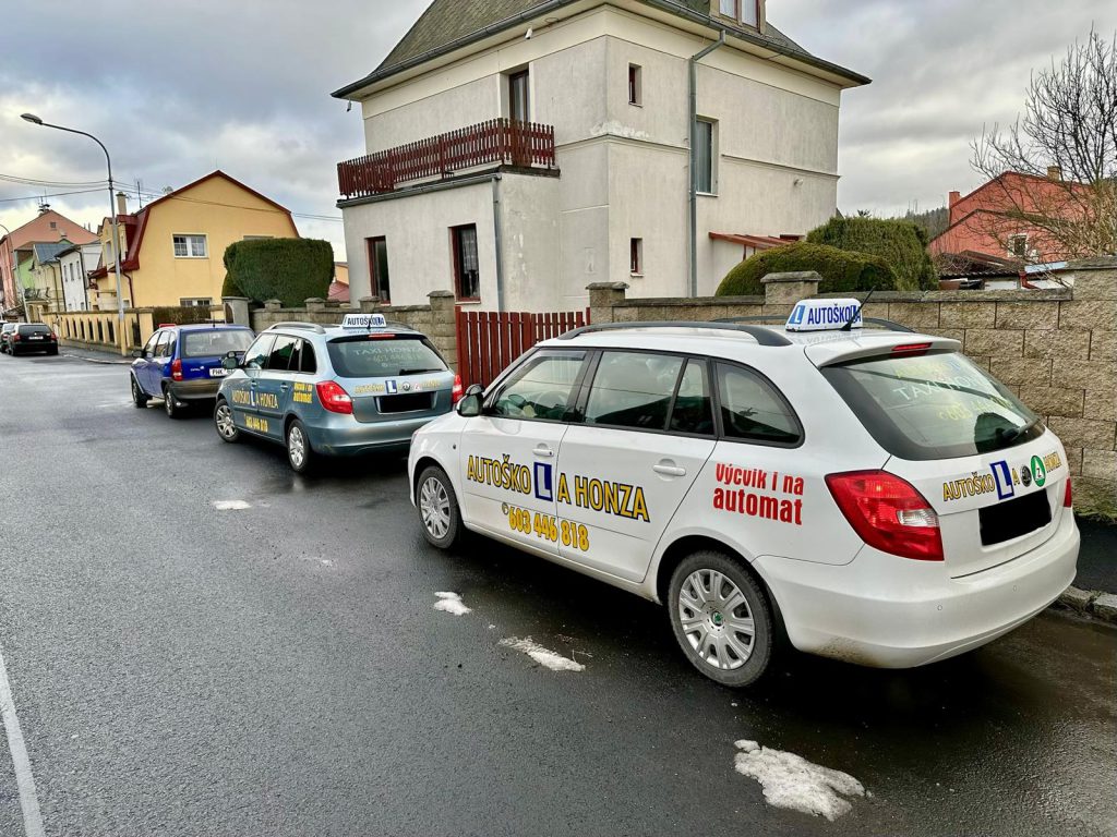Výcvikové vozy Autoškoly Honza v Karlových Varech